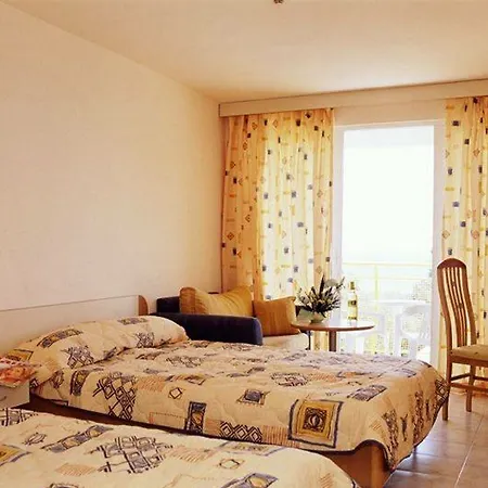 Orhidea 3* البينا